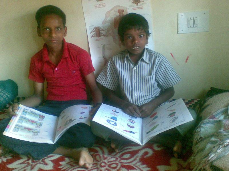 kids reading 